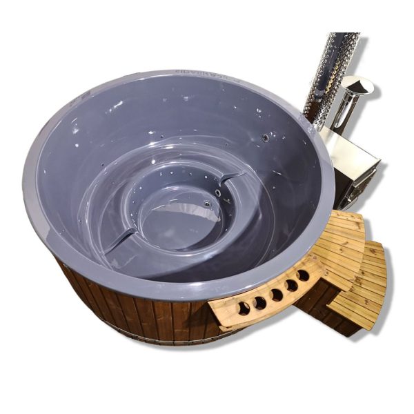 GFK Hot Tub Whirlpool mit Außenofen und mittlerer Treppe von oben